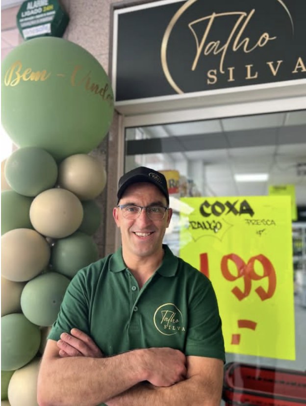 Cláudio Silva, à porta do Talho Silva em Gualtar